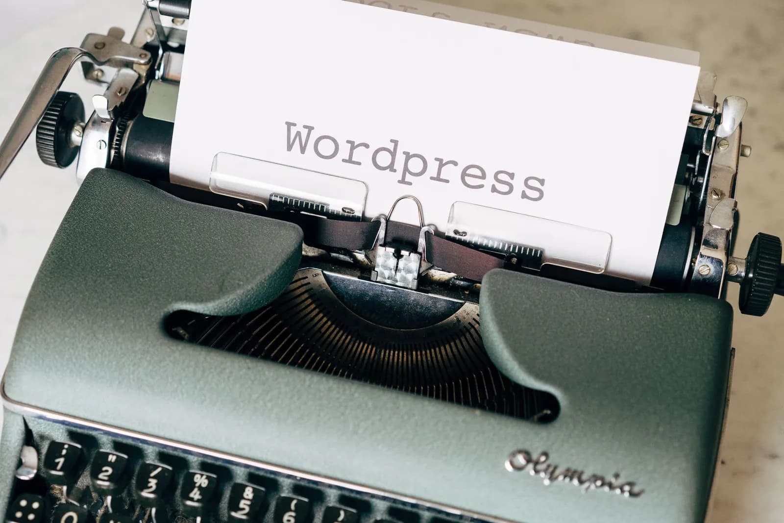 A typewriter with a page that says WordPress